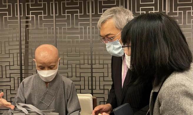 简秀枝》证严法师「爱」的叮咛：疫情救援，请一定要活着回来！(图/爱传媒提供)