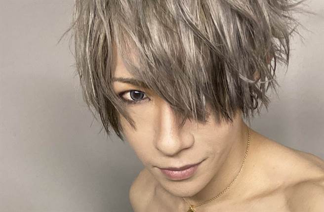 视觉系乐团「金爆」贝斯手歌广场淳，爆出趁老婆怀孕时偷吃，更逼迫小三堕胎。（图／歌广场淳推特）