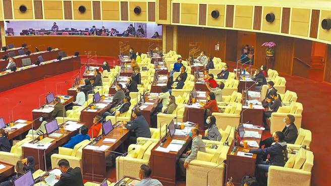 《台北市重陽敬老禮金致送自治條例》昨日（10）在大會表決三讀通過，闖關成功；對此，北市府表示，將於30天內提出覆議。（黃婉婷攝）