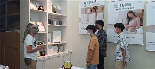 科技产业园区与金属中心，协助佳洪导入AIoT技术创新商业模式。（图／经济部提供）