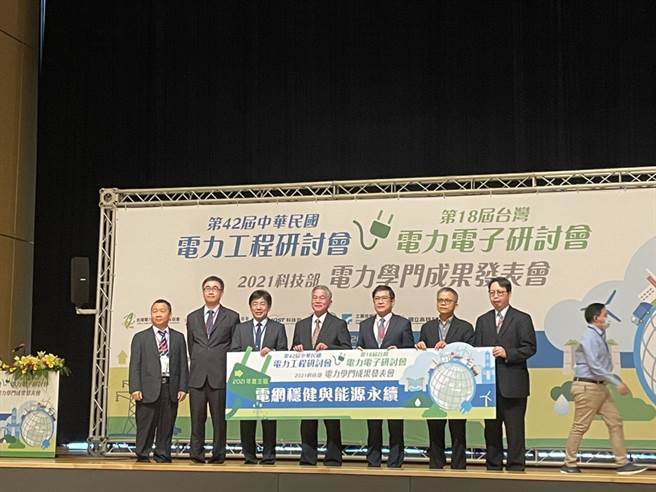 行政院副院長沈榮津今（11）日特別受邀到高雄演講。（洪靖宜攝）