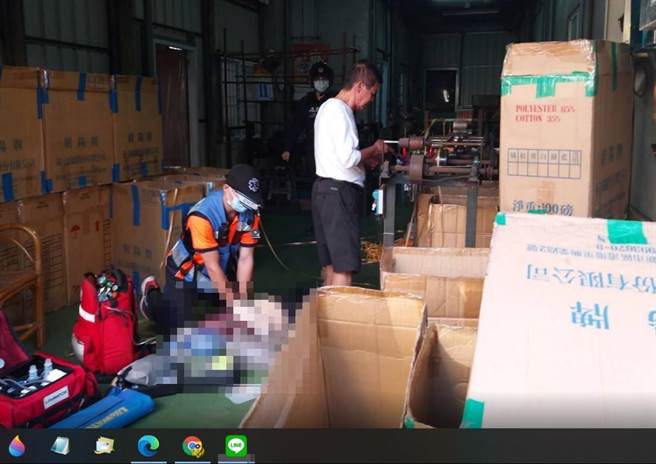 黃姓婦人操作機械，絲巾遭機械捲入，纏繞脖子，送醫已無呼吸心跳。（民眾提供／曹婷婷台南傳真）