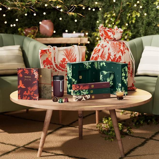 （瑞士知名咖啡品牌Nespresso首次攜手擁有哥倫比亞時尚大使美譽的知名時裝設計師喬漢娜．奧提斯，以感謝森林的豐厚饋禮為主題打造節慶款系列商品。圖／Nespresso提供）