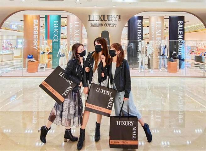 （義大世界購物廣場雙11優惠活動啟動。圖／義大世界購物廣場提供）