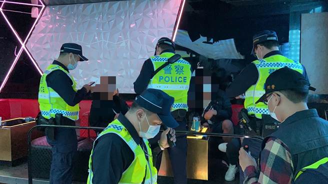高市警苓雅分局于10日22时至24时规画专案勤务，由警察局长黄明昭率队，结合市府卫生局、消防局、工务局等单位，针对Muse夜店实施防疫措施、公共、消防安全、卫生、营业登记等项目联合稽查。（翻摄画面／洪浩轩高雄传真）