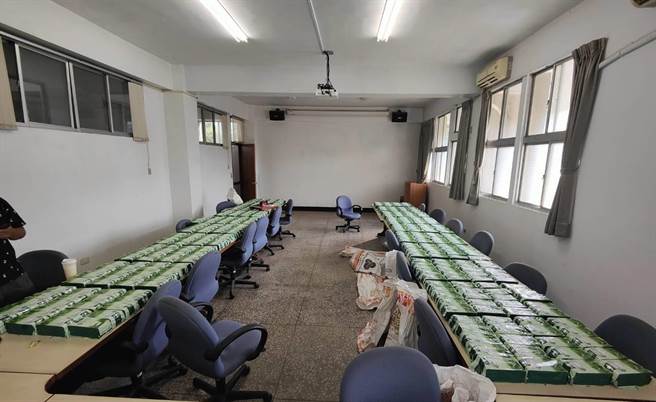 屏東地檢署日前偵辦毒品走私案，查獲黃姓男子與6印尼籍船員利用獅子山共和國籍的富士山1號雜貨輪到越南外海接駁405公斤的K他命走私回台。（屏東地檢署提供／謝佳潾屏東傳真）