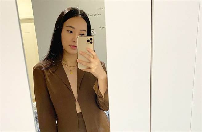 陈滢中空晒美照。（图／翻摄自missjni IG）