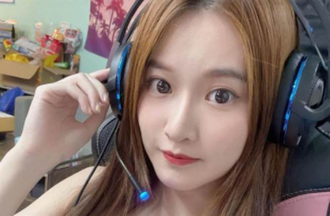 艾瑞丝近年转型当YouTuber。（图／aries_8248 IG）