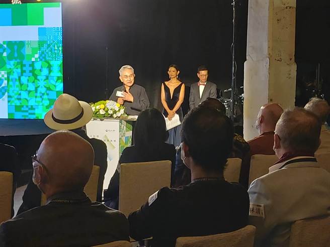 已退休的雲門舞集創辦人林懷民，罕見地出席公開場合，擔任引言人。（李欣恬攝）