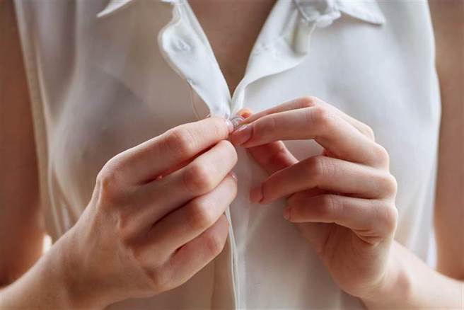 亞齊省是印尼唯一實施伊斯蘭律法的地區，只要喝酒、通姦、婚前性行為或同性戀性行為，都會被處以公開鞭刑。（示意圖／達志影像）