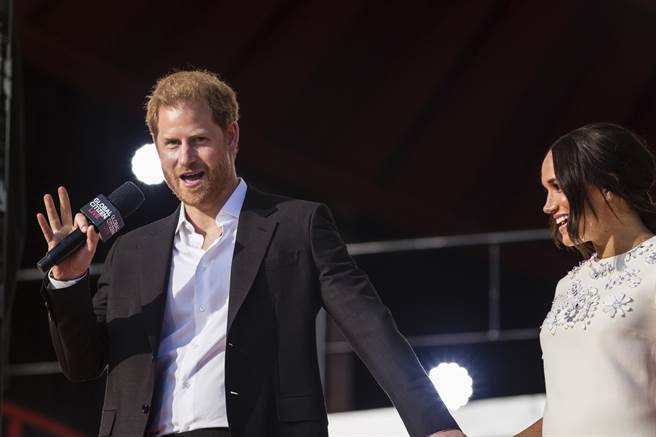 英国哈利王子自爆曾警告推特（Twitter）执行长。(图／美联社)