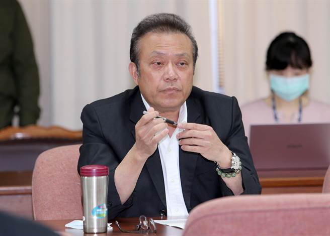 屏東無黨籍立委蘇震清近來動作頻頻，繼10月在屏東掛起「還我清白」大型看板後，11月初又陸續發放「鄉親做主、公道相挺」文宣，強調從政以來清清白白、禁得起考驗，而此大動作被解讀成為明年屏東縣長選舉熱身。（資料照，黃世麒攝）