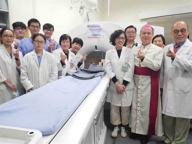湖口仁慈医院引进新竹县第一台AI智能化、低剂量、384切的电脑断层仪，可提供精准医疗。（庄旻静摄）
