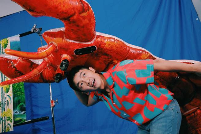 蔡昌宪重回歌坛挑战当资深新人。（何乐音乐提供）