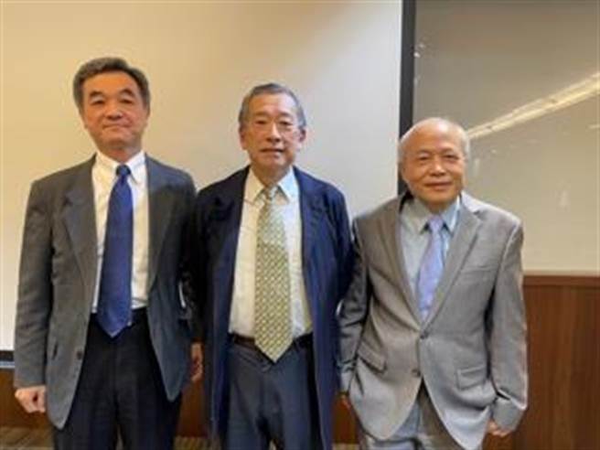 左起為浩鼎財務長陳志全、董事長張念慈、研發長賴明添。（圖／杜蕙蓉）
