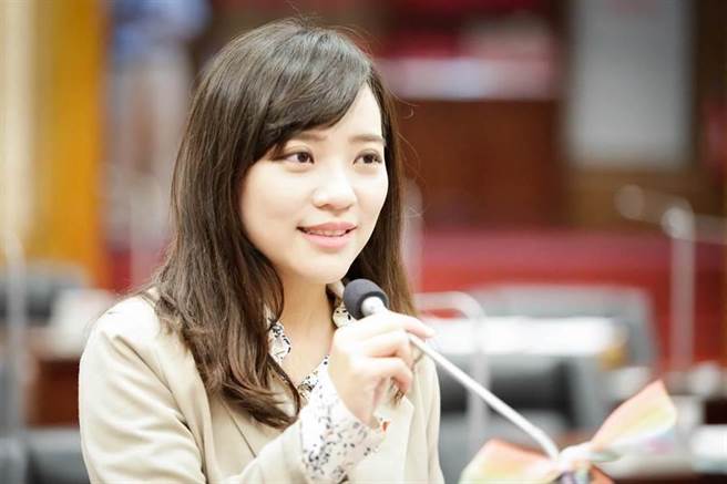 远在高雄凤山的黄捷替林昶佐打抱不平：｢竟然搞到要投票，国民党闹够了没！」不过，怎么搞到罢免投票，应当去问环南市场的摊商、去问万华当地人吧？（报系资料照）