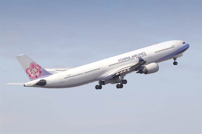 有网友透露，爸爸10年前买华航被惨套，问是否能现在解套。（图／达志影像）