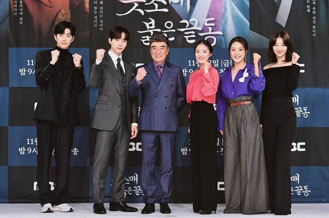 姜勛（左起）、李俊昊、李德华、李世荣、朴志暎、张熙轸11日出席《衣袖红镶边》记者会。（friDay影音提供）