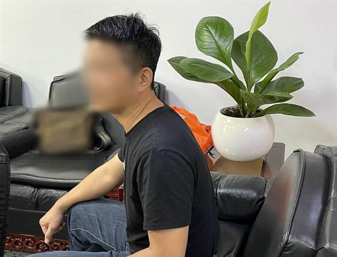 在2019年遭到張男打傷的洪男父親（見圖）今日受訪憶起張家當時的態度，仍相當氣憤。（吳敏菁攝）