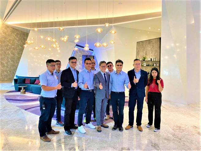 建筑师与工程团队克服重重难关，将建筑当艺术品般精雕细琢。（卢金足摄）