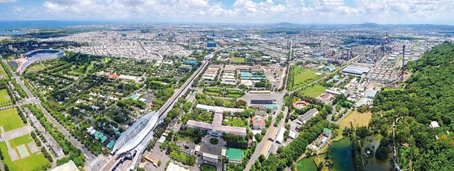 台积电进驻高雄楠梓，图为高雄炼油厂空拍照。图／高巿府都发局提供