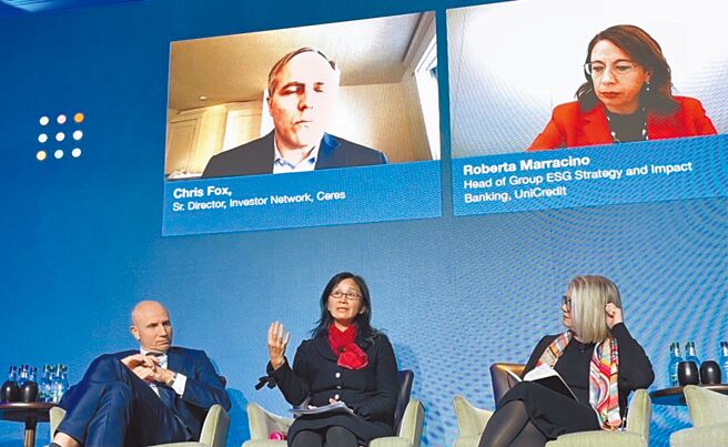 国泰金控投资长程淑芬（右）在WCS担任与谈人。图／国泰金提供