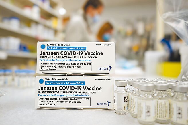 嬌生（如圖）及科興兩款新冠肺炎疫苗突破性感染最高。（美聯社）