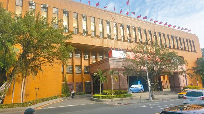 國防大學簡姓畢業生轉傳視訊活春宮片，因部隊規定下部隊電腦要重置，影片遭刪除，獲台北地檢署（見圖）不起訴。（本報資料照片）