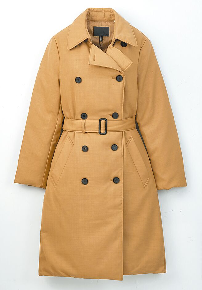 SOGO忠孝館i.C.B長版輕羽絨外套，原價1萬9800元、特價9900元，限量10件。（SOGO提供）