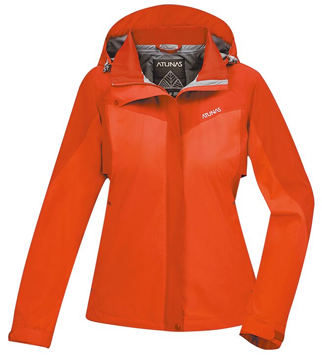 SOGO忠孝館歐都納2合1防水外套，原價7900元、特價5500元。（SOGO提供）