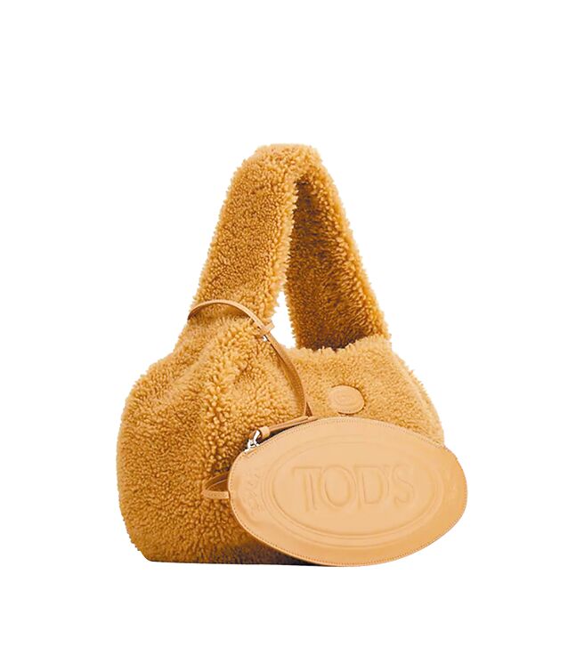 SOGO敦化館獨家TOD’S女士羊絨雙面肩背包，7萬6400元。（SOGO提供）