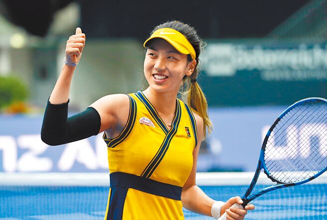 大陆20岁小将王欣瑜爆冷淘汰美网冠军拉杜卡努。（路透）