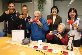 「好日子愛心大平台」收1.3萬捐贈茶包 成志工陪獨居長輩伴手禮