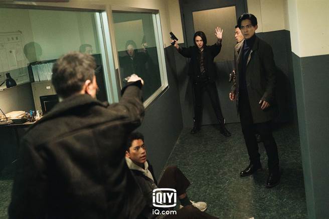 李铭忠逃狱。（爱奇艺国际站提供）