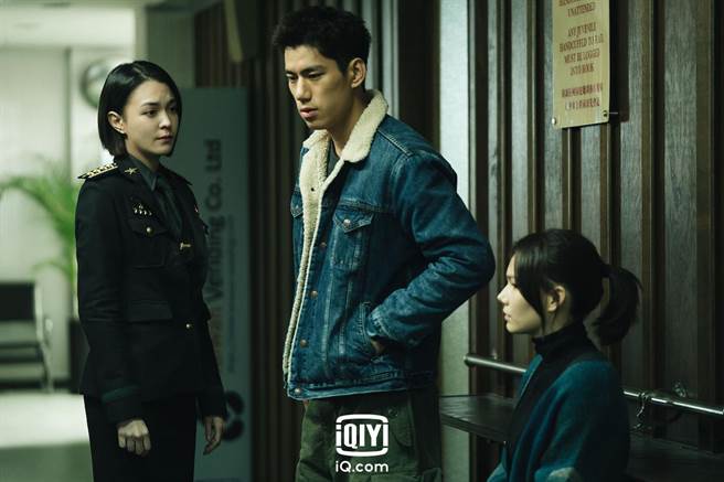 张榕容戏里关心朱轩洋和纪培慧。（爱奇艺国际站提供）