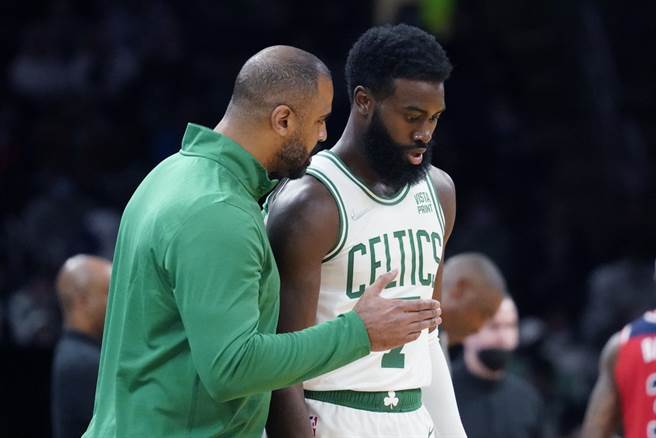 傑倫布朗(右)屬於塞爾提克絕對不肯輕易交易的非賣品。(美聯社資料照)