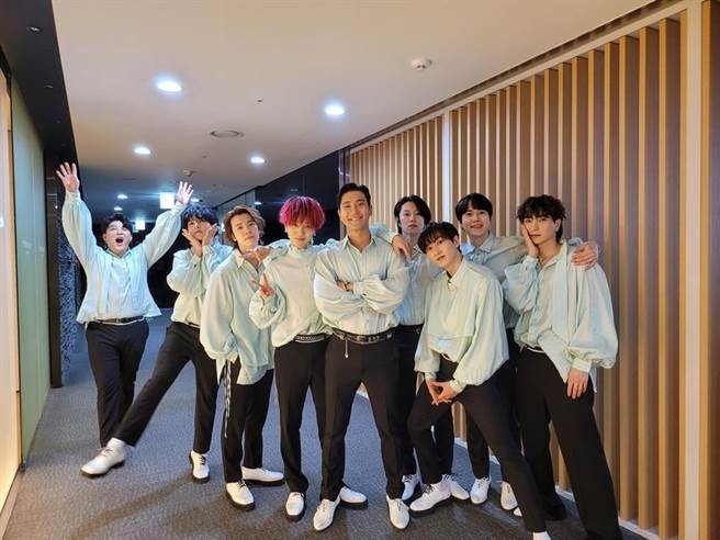 本月初SJ才開直播慶祝成軍16年。（圖／翻攝自superjunior IG）