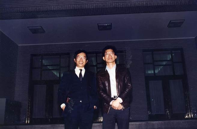 谢长廷与李应元昔年在立法院的合照。（取自谢长廷脸书）