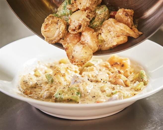 乐雅乐联手日本青森县，推出以青森县扇贝及苹果为两大主轴的餐点。（乐雅乐提供）