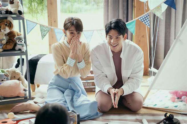邵雨薇（左）和林柏宏剧中是新手爸妈。（瀚草影视提供）