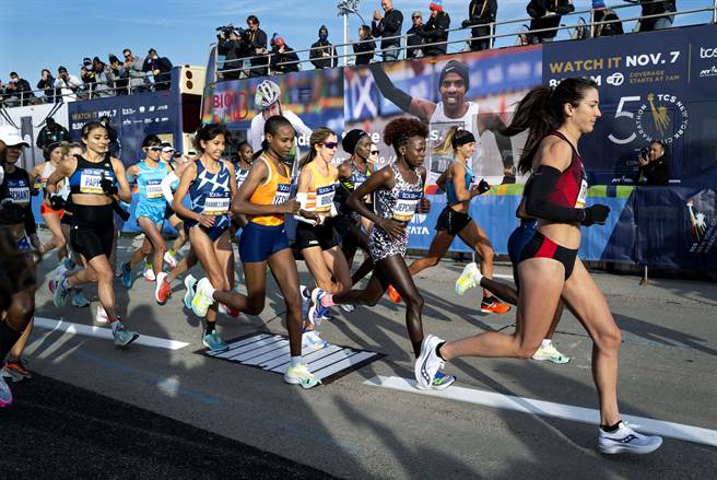 受限於新冠肺炎大流行，2020年的賽事被迫停辦，2021年也限制比賽人數在33000人。(圖/美聯社)