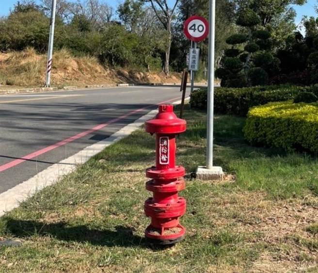 金門新社區有如雨後春筍，縣自來水廠近3年已新增68座消防栓，明年預計再增設33座，確保公共安全獲得進一步提升。（金門自來水廠提供）