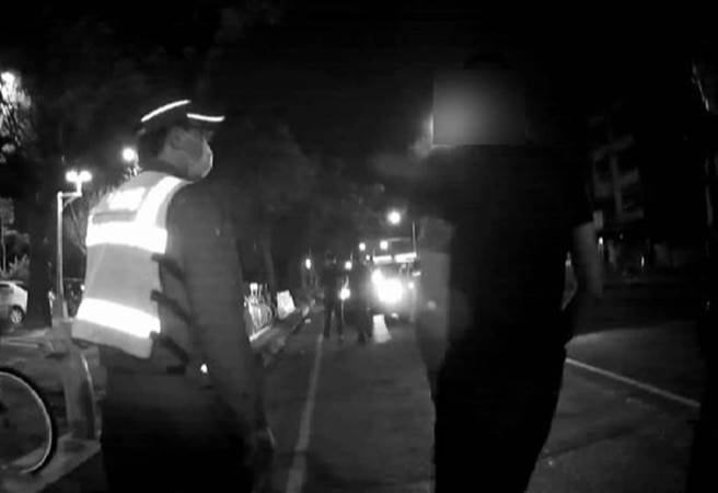 市警第五分局12日凌晨5時6分許獲報，北屯區軍功路2段停車場有10多人聚集，疑爆發肢體衝突事件。（台中市警第五分局提供／張妍溱台中傳真）