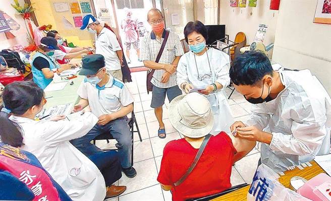 公费流感疫苗打气不比去年，陈时中曝少了70万剂。（本报系资料照）