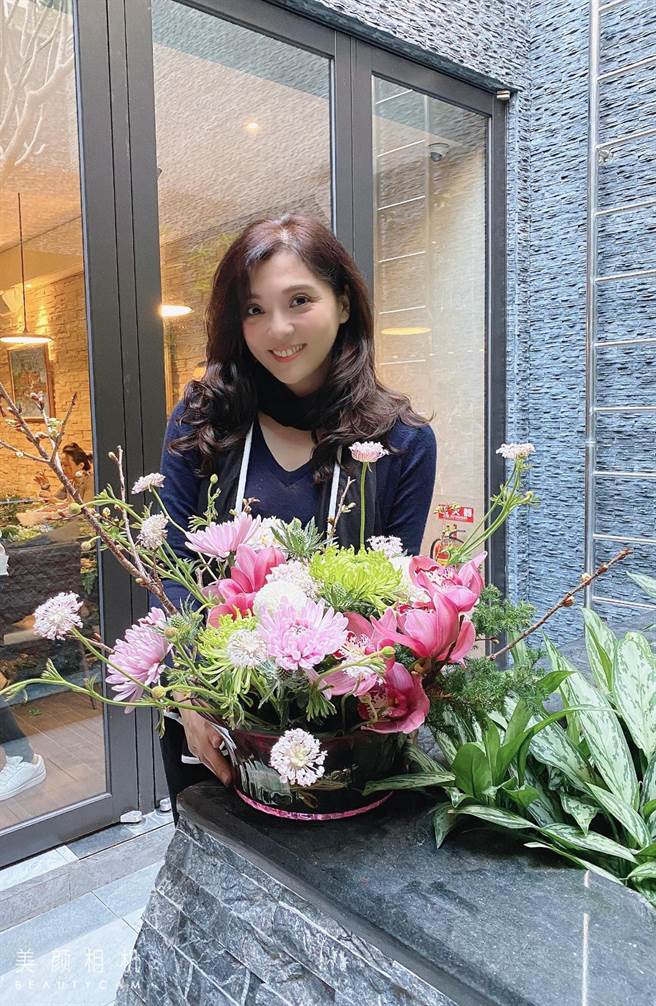 現為民進黨籍的台北花卉產銷公司副董事長呂瀅瀅，現已請辭獲准，要於11月轉任內政部長徐國勇辦公室的機要秘書。（摘自呂瀅瀅臉書）