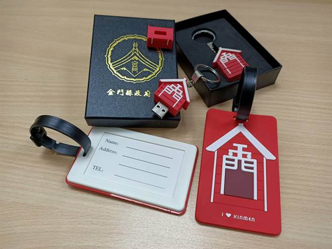 金門縣府公開徵求有「金門味」的文創與青創紀念商品，以寄賣方式進駐縣定古蹟「清金門鎮總兵署」陳列展售。（金門縣府觀光處提供）