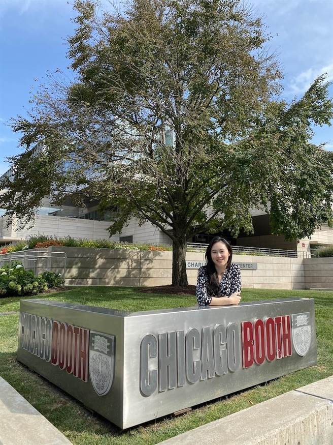 针对台、星学生设立的芝加哥大学布斯商学院MBA奖学金，第一届由来自台湾、现年28岁的林季璇独得。（轻松网络公司提供／林志成台北传真）