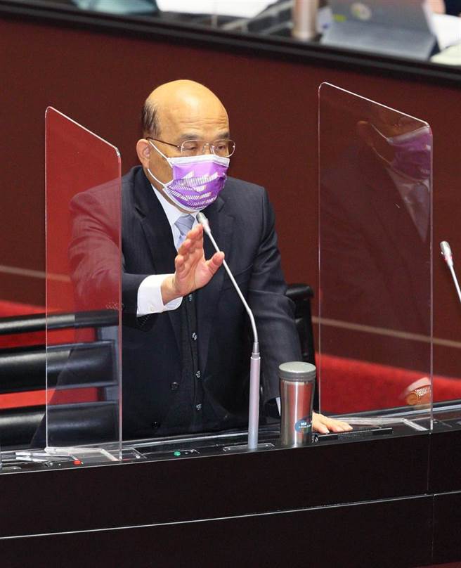 民进党新北市党部日前与台北大学合作开办「2021年公共政策研习班」，被批评政治进入校园。国民党立委林为洲12日质询表示，民进党一直说党政军要退出校园，结果竟然在国立大学办干部研习营，行政院长苏贞昌（如图）回应，学校跟政党合办活动不应该也不适当。（张铠乙摄）
