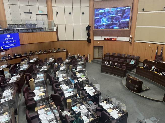 国民党籍议员舒翠玲不满同党议员没有力挺她动议删除预算，气到宣布退出预算审查。（陈梦茹摄）