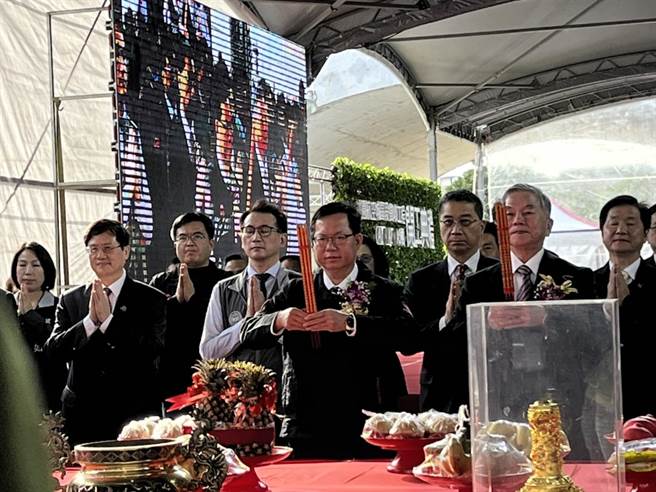 桃园市长郑文灿12日参加桃园航空城计画区段徵收工程A1、A2、A3标开工典礼祈福仪式。（陈梦茹摄）